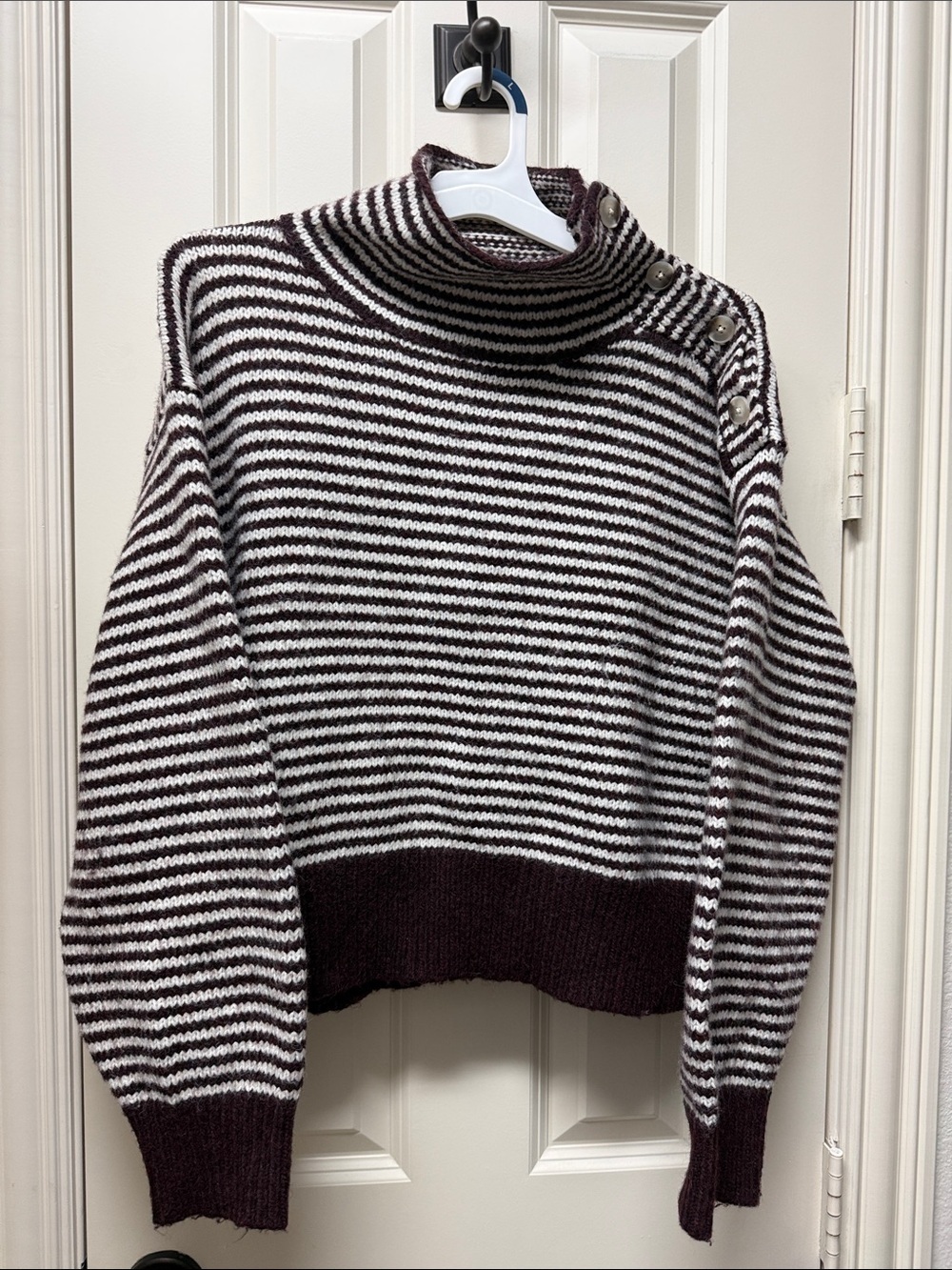 Universal Thread maroon sweater size large